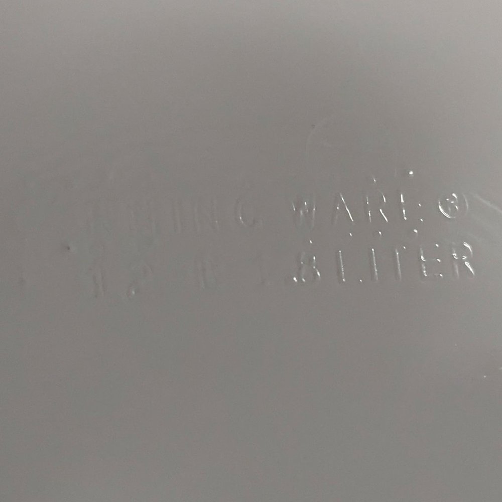 Vintage CorningWare 1.8 Liter French White Casserole w/lid - Picture 5 of 5